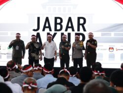Kapolda Jabar Hadiri Kegiatan Deklarasi Damai Relawan Capres/Cawapres Pemilu 2024 Untuk Jawa Barat Yang Aaman Kondusif Dan Rukun (AKUR)