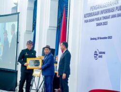 Disdik Jabar Raih Penghargaan OPD “Informatif”