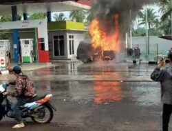 Satu Unit Mobil Terbakar di Pom Bensin Kandang Sapi Cianjur