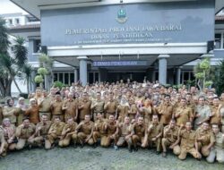 Suasana Haru Menyeruak Dalam Apel Pagi Lingkungan Disdik Jabar