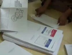 Dua Orang Pekerja Sortir-Lipat Kertas Surat Suara di Kabupaten Bekasi Pingsan Saat Bertugas