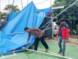 Akibat Hujan Deras, TPS di Cikarang Kabupaten Bekasi Roboh