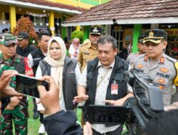 Pastikan Pemungutan Suara Lancar, Penjabat Bupati Purwakarta Monitoring TPS