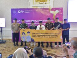 Bhabinkamtibmas Polsek Mande Melaksanakan Kegiatan Police Goes To School