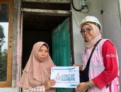 Semarakkan Ramadhan Dengan Berbagi Kebahagiaan, Srikandi PLN UP3 Garut Laksanakan Penyalaan Listrik Gratis Melalui Program LUTD