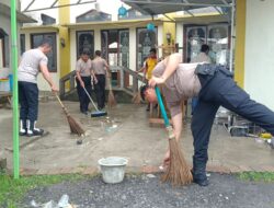 Dibulan Suci Ramadhan, Polsek Cikarang Timur Gelar Bakti Sosial Dengan Membersihkan Masjid