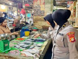 Jelang Hari Raya Idul Fitri, Personil Polwan Polrestro Bekasi Laksanakan Survei Pasar