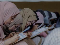 Siswa SMAN 1 Cililin Menulis Mushaf Al-Q’uran