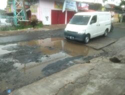 Kepala Cabang Dinas PUTR Cipanas Sayangkan Banyak Kios Yang Menutupi Sisi Jalan