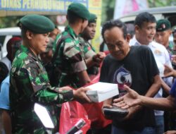 Yonif 300/BJW Berbagikan Takjil Untuk Warga Cianjur Dalam Penuh Keberkahan
