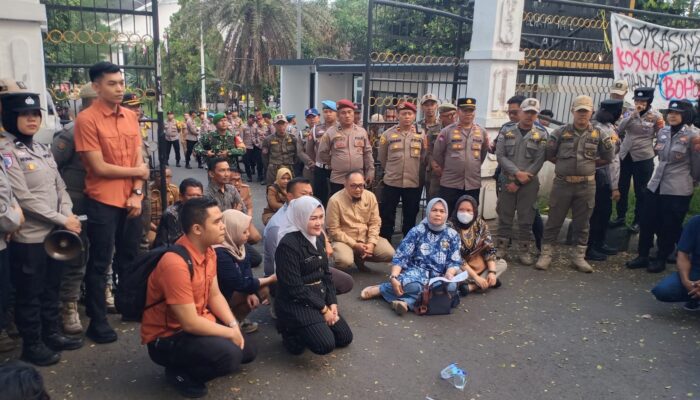 PMII Cianjur Sampaikan Lima Tuntutan dalam Aksi Unjuk Rasa di DPRD Kabupaten Cianjur