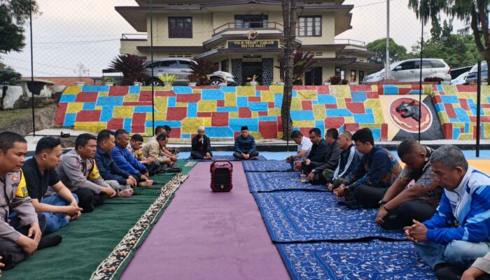 HUT Bhayangkara ke-80, Polsek Pacet Perkuat Kedekatan dengan Warga Lewat Kegiatan Olahraga