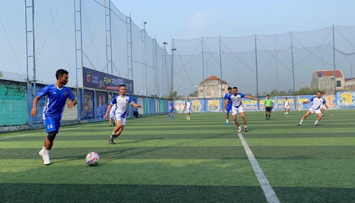 Sambut Hari Bhayangkara ke-80, Polres Cianjur Gelar Fun Football Bersama Persib Stars
