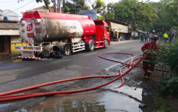 Truk Tangki Pertamina Bermuatan 24 Ribu Liter Pertalite Terbakar di Jalur Nasional Cianjur–Sukabumi, Arus Logistik Sempat Terhenti