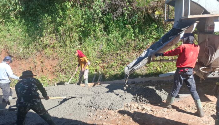 TMMD Ke-129 Percepat Pengecoran Jalan di Kampung Sindang Kasih, Warga Sambut Positif Pembangunan