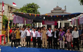 Sinergitas Anggota Polres Bekasi Bersama Ketua RT dan Warga BSR Gelar Upacara HUT Kemerdekaan RI ke-81