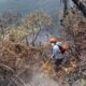 Api di Kawah Wadon Mulai Terkendali, Petugas Masih Pantau Titik Bara