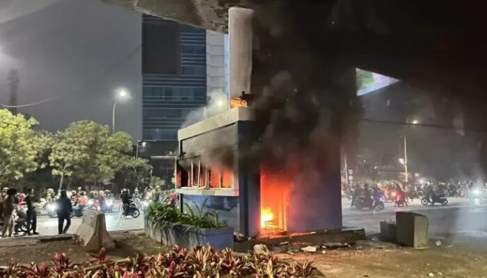 Usai Demo 27 Agustus, Kelompok Anarko Rusak CCTV dan Pos Polisi di Pejompongan