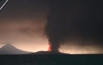 Anak Krakatau Erupsi Menerus Pasca-Level III Siaga, BNPB Tegaskan Belum Ada Potensi Tsunami
