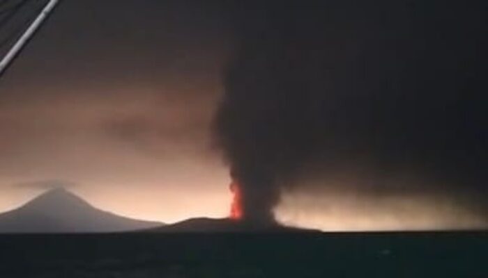 Anak Krakatau Erupsi Menerus Pasca-Level III Siaga, BNPB Tegaskan Belum Ada Potensi Tsunami
