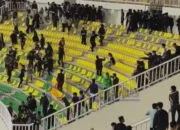 Bentrokan Suporter Pecah Usai Babak Pertama Persita vs Persija, Pertandingan Terpaksa Ditunda