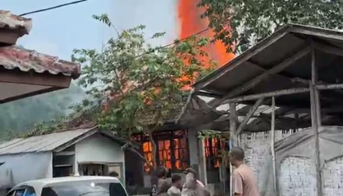 Rumah Warga Pakuwon Cianjur Terbakar, Kerugian Capai Rp300 Juta