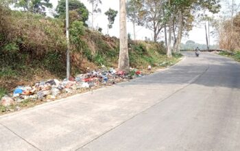 Sampah Menumpuk di Jalur Alternatif Wisata Pacet, Warga Minta Pemerintah Bertindak