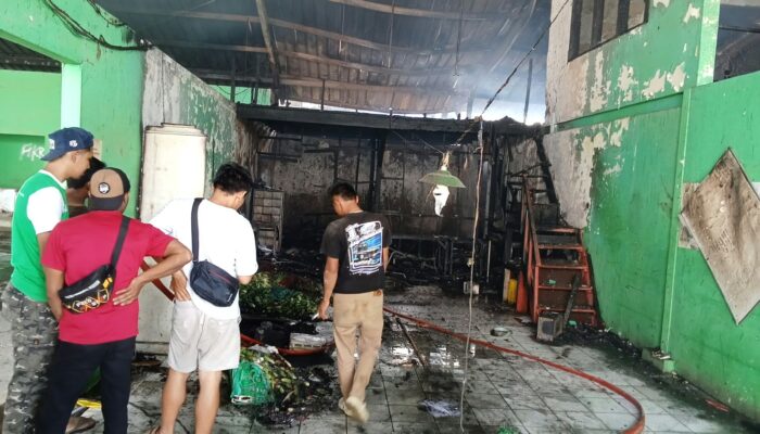 Kebakaran Gudang Sayur di Cigombong Cianjur, Barang dan Dokumen Pegawai Hangus