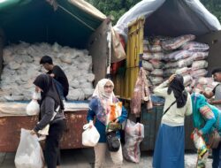 Opadi Jelang Lebaran, Pemkab Purwakarta Sebar Ribuan Paket Sembako Bersubsidi