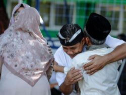 Silaturahmi Sambil Berbagi Kakaren di SMAN 1 Cipatat