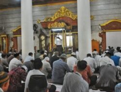 Pimpin Sholat Jumat, Pj Bupati Yudia Ramli Usung Tema khutbah “Meneladani 4 Pondasi Rasulullah di Madinah Untuk Membangun Sumedang”