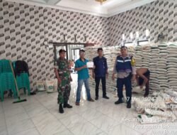 Bhabinkamtibmas Desa Karang Patri Monitoring Penyaluran Bantuan Beras Pangan