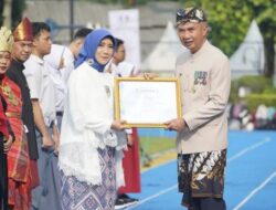 Elis Nurhayati Kepala Sekolah Segudang Prestasi