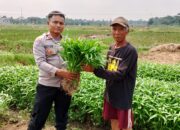 Bhabinkamtibmas Bersama Tiga Pilar Desa Cijengkol Ajak Warganya Memanfaatkan Lahan Tidur Untuk Ketahanan Pangan
