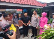 Dalam Rangka Menyambut Hari Bhayangkara ke 78, Kapolres Metro Bekasi Jenguk Anggota Yang Sakit Menahun