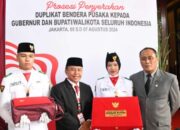 Jelang HUT RI ke-79, Sekda JABAR Terima Duplikat Bendara Pusaka Dari BPIP