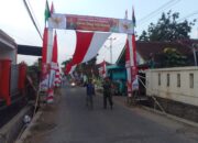 Warga Kampung Cikawung Desa Karangpawitan Memasang Bendera Merah Putih Sepanjang 50 Meter