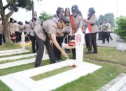 Wakapolda Jabar Ziarah Dan Tabur Bunga di TMP Cikutra Dalam HUT Polwan Ke 76