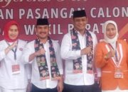 KPUD Kabupaten Bekasi Menerima Pendaftaran Pasangan Ade Koswara Kunang Dan Dr. Asep Surya Atmaja Sebagai Cabup Juga Cawabup