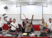 Gagalkan Aksi Tawuran, Polisi di Sukabumi Amankan 12 Pemuda dan Puluhan Senjata Tajam