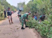 Koramil 0508/Purwadadi Giat Karya Bhakti Pembersihan Jalan di Desa Parapatan