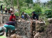 Babinsa dan Warga Bersatu, Perbaiki Drainase di Enrekang Untuk Cegah Banjir