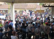 Ratusan Warga Langensari Kepung Kantor Desa, Desak Kades Mundur Terkait Dugaan Skandal Amoral