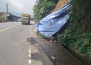 Tebing Longsor di Jalan Nasional Ciloto Dibiarkan Berbulan-bulan, Drainase Tertutup, Pengendara Motor Terus Jadi Korban