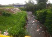 Sampah Menguasai Sungai Cipendawa, Pembiaran Lingkungan Terjadi di Pacet