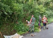 Gotong Royong Babinsa dan Warga Jaga Akses Jalan Desa Kubang