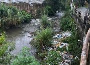 Sampah Kepung Sungai Cibadak, Aktivitas Pasar GSP dan Bangunan Liar Disorot