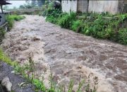 Sungai Cikundul Meluap 2 Meter, Kades Cimacan Cipanas Cianjur Imbau Warga Siaga Banjir