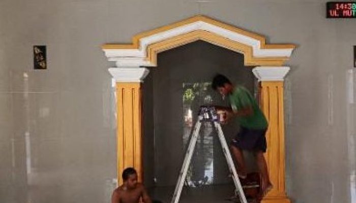 Jamaah Mushola Baitul Muttaqin Bekerjasama Melakukan Bersih-Bersih Untuk Menyambut Bulan Suci Ramadhan