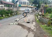 Jembatan Jeprah Cipanas Terancam Ambruk, Lubang Besar di Jalan Alternatif Cianjur Picu Kekhawatiran Warga Jelang Lebaran